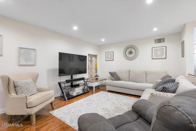 8235 Mason Avenue, Winnetka CA: https://media.crmls.org/mediaz/90e21a17-c1a1-4e76-b966-e2ea42bb090f.jpg