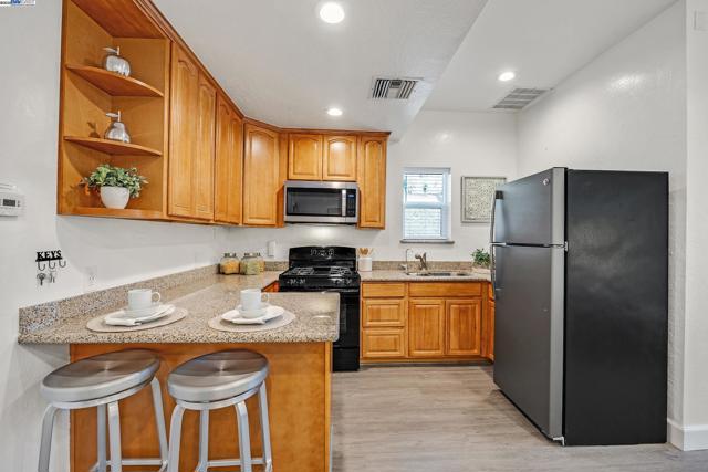 1153 Sherry Way, Livermore CA: https://media.crmls.org/mediaz/90e2e4f8-d985-4709-970e-b1ef32bb7a71.jpg