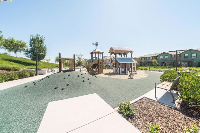 389 Basswood Cmn, Livermore CA: https://media.crmls.org/mediaz/90e37cc9-30e8-4ea3-a54b-b692fec380cb.jpg