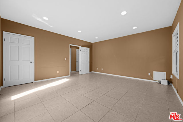 1147 S Point View Street, Los Angeles CA: https://media.crmls.org/mediaz/90e3b786-7f35-4cd5-bfcb-8289aef13a03.jpg