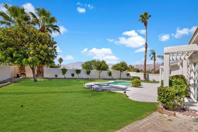 47970 Via Jardin, La Quinta CA: https://media.crmls.org/mediaz/90e3ebf5-724f-4658-8d2a-27fab6f025a7.jpg