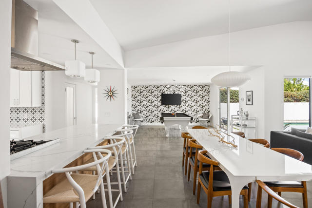1160 E Marion Way, Palm Springs CA: https://media.crmls.org/mediaz/90e4140d-5a7f-4462-be1b-5b878f3b923c.jpg