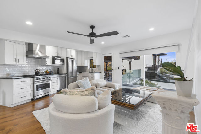 1788 N Orange Grove Avenue, Los Angeles CA: https://media.crmls.org/mediaz/90e4b34f-b8a5-4aaa-acd1-031495560298.jpg