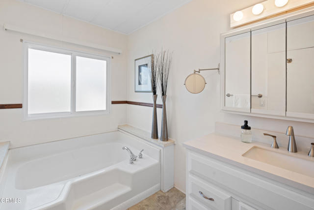262 Gershwin Lane, Ventura CA: https://media.crmls.org/mediaz/90e4c61f-7cf0-4f77-8805-46a5eb72e0a6.jpg
