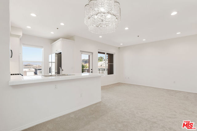 6020 Seabluff Drive, Playa Vista CA: https://media.crmls.org/mediaz/90e5801e-f0af-4313-a730-600cb1694327.jpg