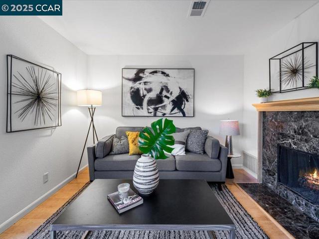 1818 Wildbrook Ct, Concord CA: https://media.crmls.org/mediaz/90e5a7d9-2393-41e5-a396-ac9ff3ac2021.jpg