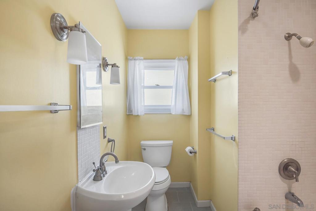 5040 Raymond Place - photo 17