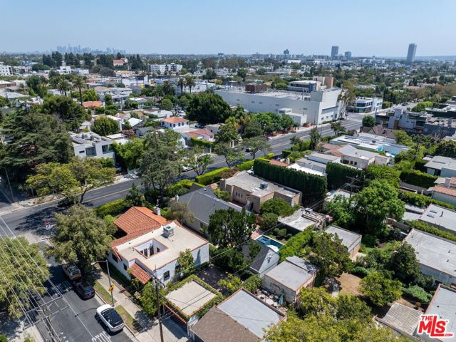 749 N Crescent Heights Boulevard, Los Angeles CA: https://media.crmls.org/mediaz/90e5ec93-ccc3-4c0b-9679-0e3081b530a5.jpg