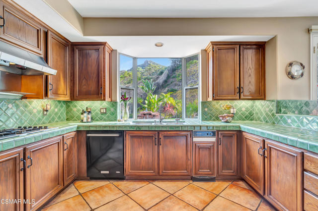 32834 Barrett Drive, Westlake Village CA: https://media.crmls.org/mediaz/90e616e4-5f07-4006-9edc-7150be649366.jpg