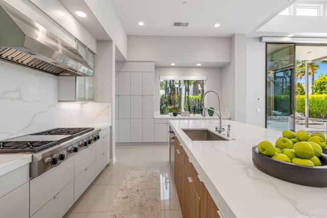 33 Topaz Court, Rancho Mirage, CA 92270