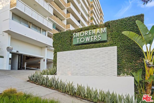 8787 Shoreham Drive, West Hollywood CA: https://media.crmls.org/mediaz/90e6a2e2-de49-404d-a901-24f2fa1115a6.jpg
