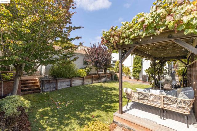 2451 Carmel St, Oakland CA: https://media.crmls.org/mediaz/90e6ba20-5c7d-4fdc-af17-6c34356c605d.jpg