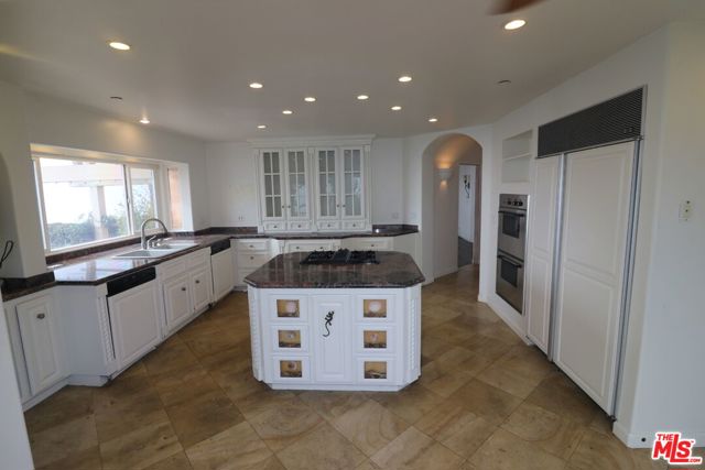20776 Big Rock Drive, Malibu CA: https://media.crmls.org/mediaz/90e6bf5e-d7af-477c-9a34-a7805843ca70.jpg