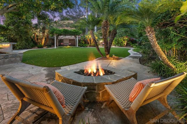 12516 Rougemont Pl, San Diego CA: https://media.crmls.org/mediaz/90e7279a-6285-4e3e-b300-3d8b26ebfebc.jpg