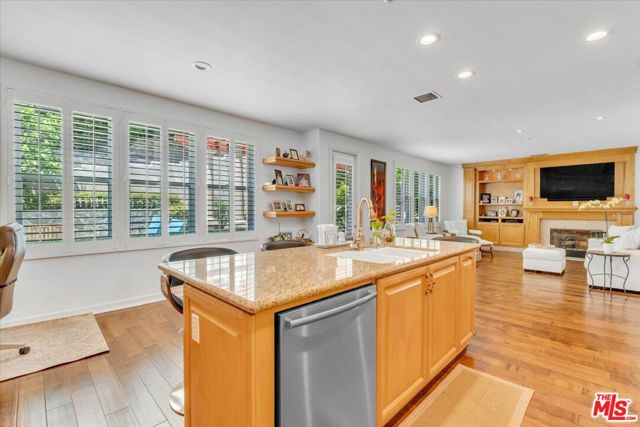 1535 Verde Ridge Lane, Westlake Village CA: https://media.crmls.org/mediaz/90e74d02-607d-4ad7-861e-f657bf711954.jpg