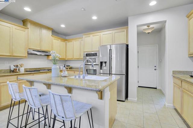 5092 Fioli Loop, San Ramon CA: https://media.crmls.org/mediaz/90e7daab-a440-49ba-828d-352e907b0d1b.jpg