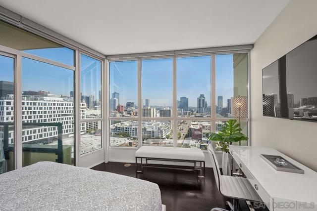 555 Front St, San Diego CA: https://media.crmls.org/mediaz/90e7fafb-a2ce-4b79-907b-471b7f36b7c8.jpg
