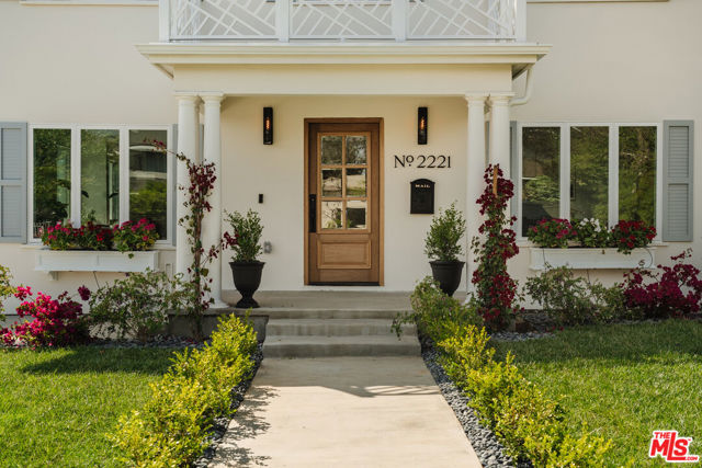 2221 Virginia Road, Los Angeles CA: https://media.crmls.org/mediaz/90e80271-11f7-4730-b26d-c47e85666a70.jpg