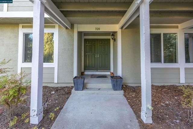 320 Miranda Ln, Alamo CA: https://media.crmls.org/mediaz/90e889d3-5ea9-45a3-864b-abead9c8ebad.jpg