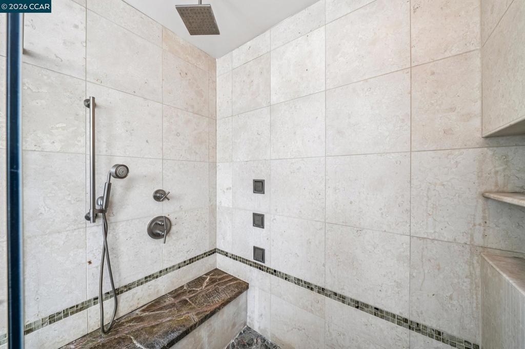 https://media.crmls.org/mediaz/90e8bbef-6926-40fc-9d00-9a31480df8a5.jpg?preset=X-Large
