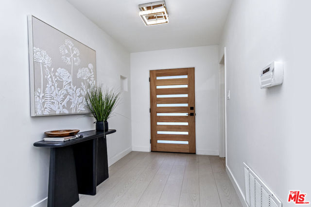 4512 Libbit Avenue, Encino CA: https://media.crmls.org/mediaz/90e913c6-850c-456d-b353-32ed39878b79.jpg