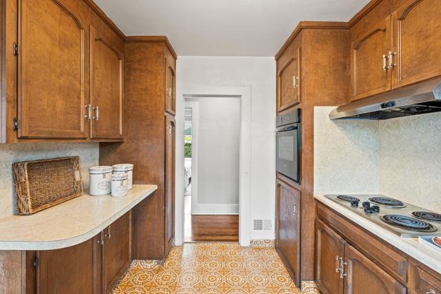 417 Belleville Boulevard, Half Moon Bay CA: https://media.crmls.org/mediaz/90eaf9a9-dc0e-48dc-9c05-f9c83c4d045f.jpg