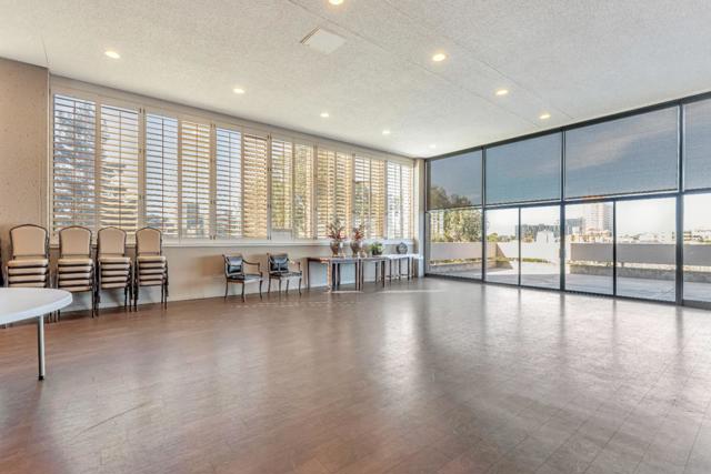 565 Bellevue Avenue, Oakland CA: https://media.crmls.org/mediaz/90eb8c02-8230-4466-a305-8cf750aece02.jpg