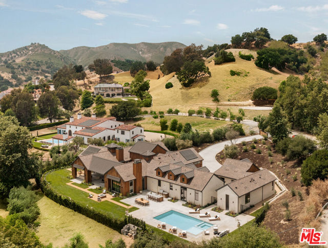 26719 Mulholland Highway, Calabasas CA: https://media.crmls.org/mediaz/90ecc56c-87b0-40a9-9953-d3cc430d8c3f.jpg