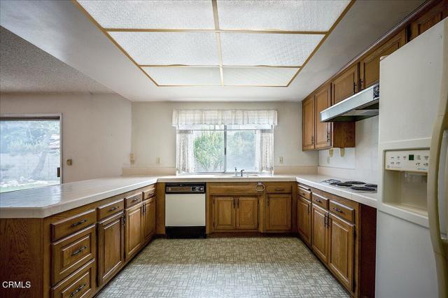15722 Dawson Lane, Huntington Beach CA: https://media.crmls.org/mediaz/90ed0b60-57e8-49b1-a6f8-1286b459b715.jpg