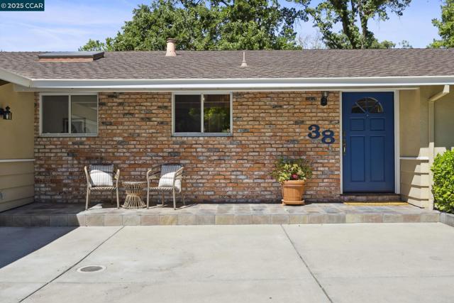 38 Oakdene Ct, Walnut Creek CA: https://media.crmls.org/mediaz/90ee6bd9-87fd-413d-8d89-060e443bc0b9.jpg