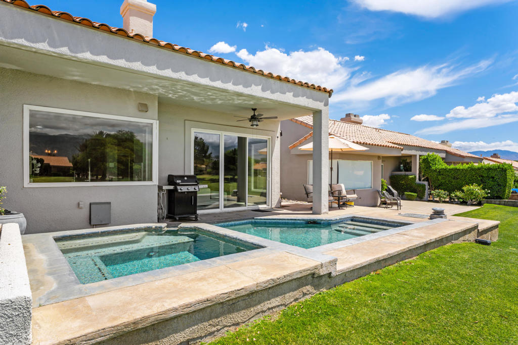 https://media.crmls.org/mediaz/90ee9991-ff85-4b41-903c-07d32943120a.jpg?preset=X-Large