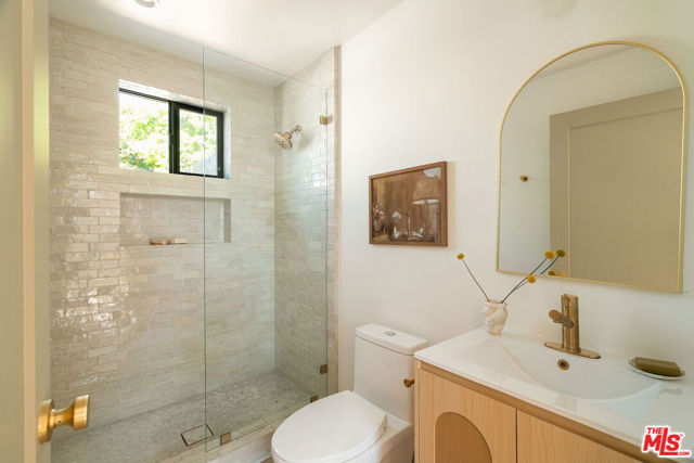3923 Revere Avenue, Los Angeles CA: https://media.crmls.org/mediaz/90eeb4ec-63a9-46f0-ab05-8cb8c528e75c.jpg