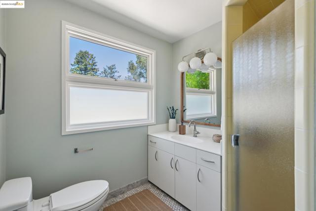 39 Norwood Ave, Kensington CA: https://media.crmls.org/mediaz/90eebc19-be62-4e68-8b07-13f05801e69f.jpg