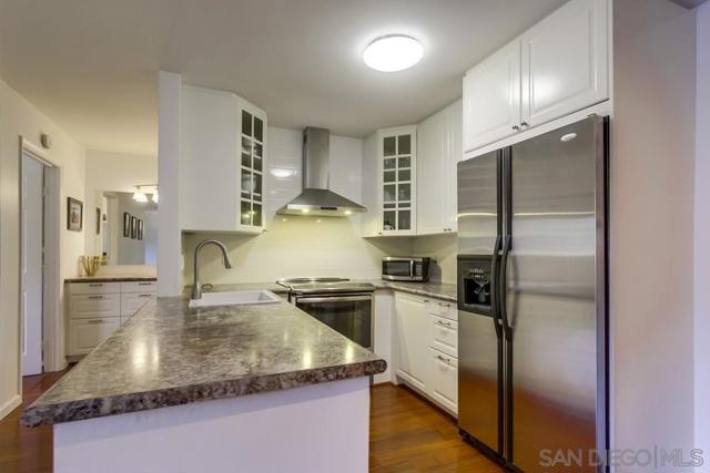 2609 Pico Pl, San Diego CA: https://media.crmls.org/mediaz/90ef8dd6-3227-40e9-9715-575ac02638f4.jpg