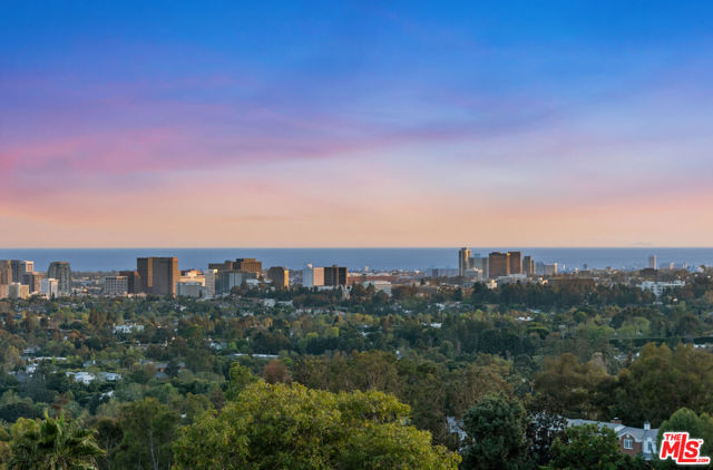 1415 Summitridge Drive, Beverly Hills CA: https://media.crmls.org/mediaz/90eff821-6005-4bcd-974b-be5e04a7924a.jpg