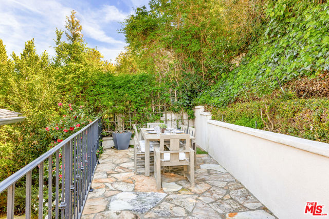 678 Loring Avenue, Los Angeles CA: https://media.crmls.org/mediaz/90f0255f-432f-4504-bdb8-3e7bd20db8db.jpg