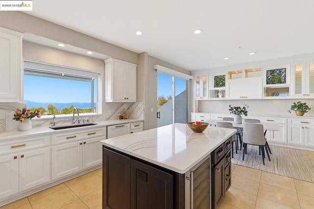 6413 Gwin Ct, Oakland CA: https://media.crmls.org/mediaz/90f03a6f-6de0-4eeb-a44c-9fead7a3520b.jpg