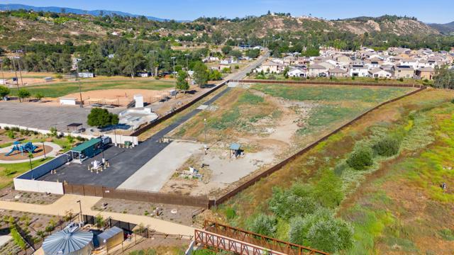 13305 Cultivate Ct, Valley Center CA: https://media.crmls.org/mediaz/90f05292-a504-47ab-bc62-9970f9ae848a.jpg