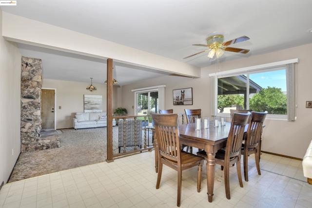 918 Carpenter Rd, Oakley CA: https://media.crmls.org/mediaz/90f09a33-94dd-4adc-a439-5fa78d09c6a5.jpg