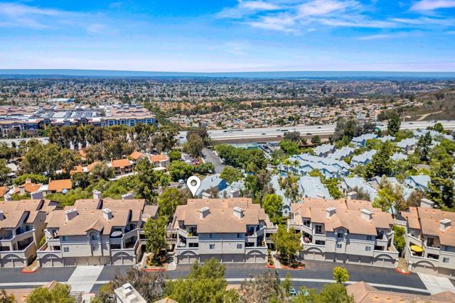 11325 Affinity Ct, San Diego CA: https://media.crmls.org/mediaz/90f1656e-1bea-461c-a7ff-4b8e4ea13fe0.jpg
