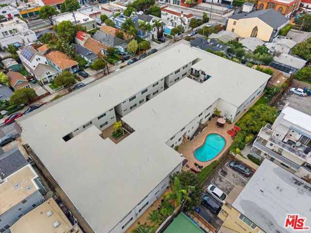 2721 2nd Street, Santa Monica CA: https://media.crmls.org/mediaz/90f19521-c0e5-4e06-88aa-e02e2ecc4df1.jpg