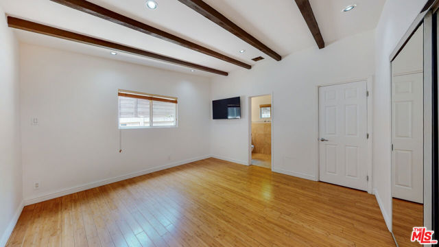 1480 BENEDICT CANYON Drive photo 8