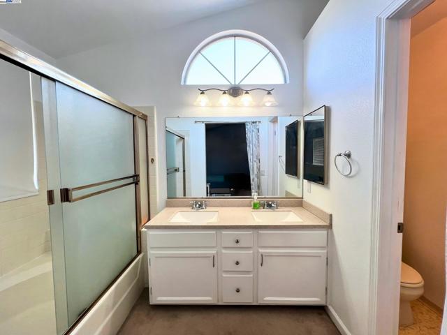 85 Phillips Ct, Tracy CA: https://media.crmls.org/mediaz/90f2143f-9ea4-4b84-9ef7-aacc0ed671b1.jpg