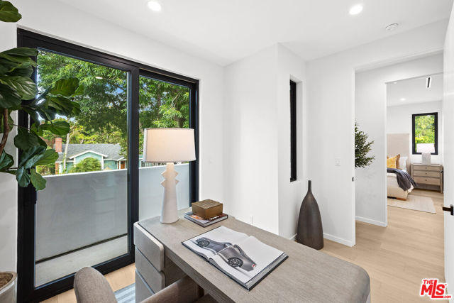 2631 Castle Heights Place, Los Angeles CA: https://media.crmls.org/mediaz/90f2ef66-6514-4b06-979c-f54972e173c5.jpg