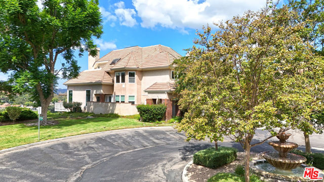 3335 Lake Crest Court photo 2