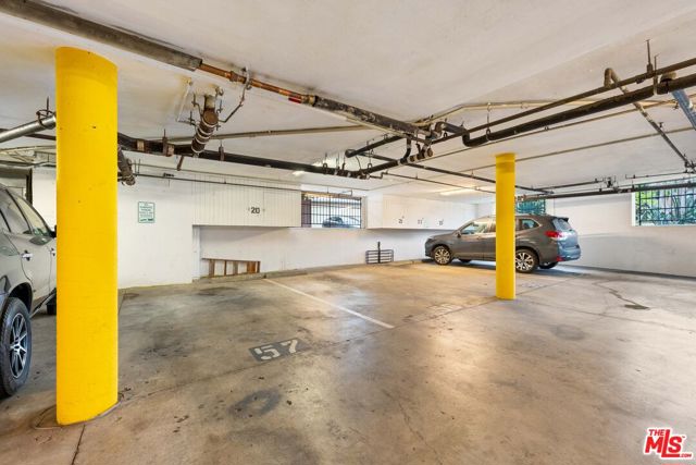 222 7th Street, Santa Monica CA: https://media.crmls.org/mediaz/90f3ba04-4d77-4363-93a4-93f8b7078c1b.jpg