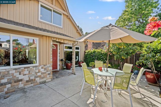 4218 Cobblestone Dr, Concord CA: https://media.crmls.org/mediaz/90f41223-ee15-4ba7-bb94-cb575190561d.jpg