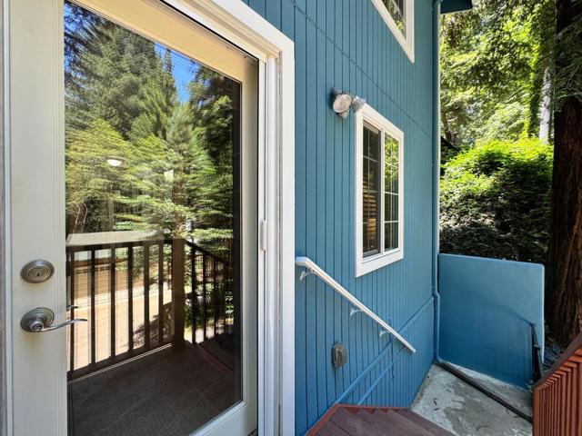 17981 Ogallala Warpath Road, Los Gatos CA: https://media.crmls.org/mediaz/90f438d6-92ae-477e-b4fd-26c4d5837898.jpg