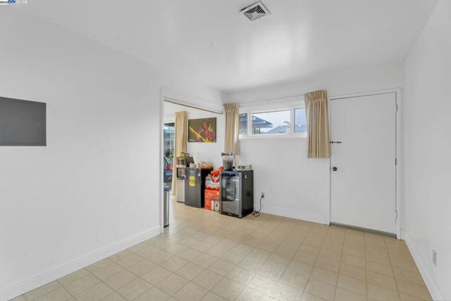28458 Etta Ave, Hayward CA: https://media.crmls.org/mediaz/90f47287-b7d9-4508-9fbd-5cede73de3a8.jpg