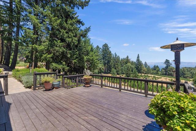 19960 Skyline Boulevard, Los Gatos CA: https://media.crmls.org/mediaz/90f4869a-ef8f-4e3e-8800-80dc82402529.jpg